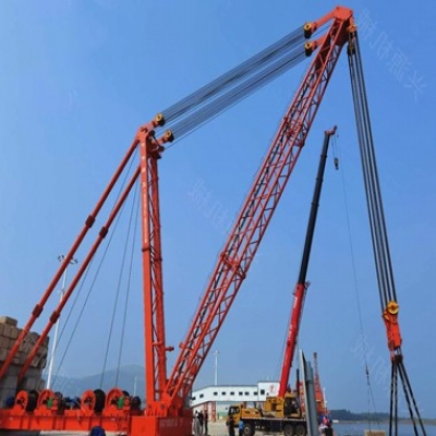 500噸桅桿式起重機(jī)順利通過(guò)載荷試驗(yàn)